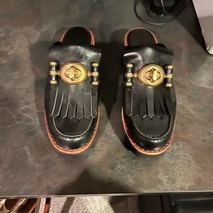 Coach Turnlock women’s slides - size 8